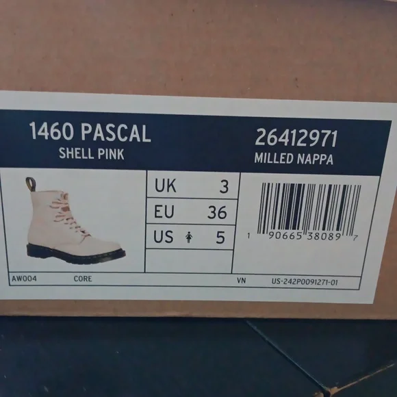 Dr. Martens 1460 Pascal In The Color “Shell Pink Milled Nappa”. Size 5 - Picture 8 of 8